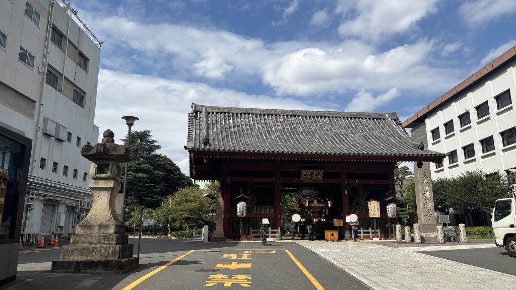 護国寺の門